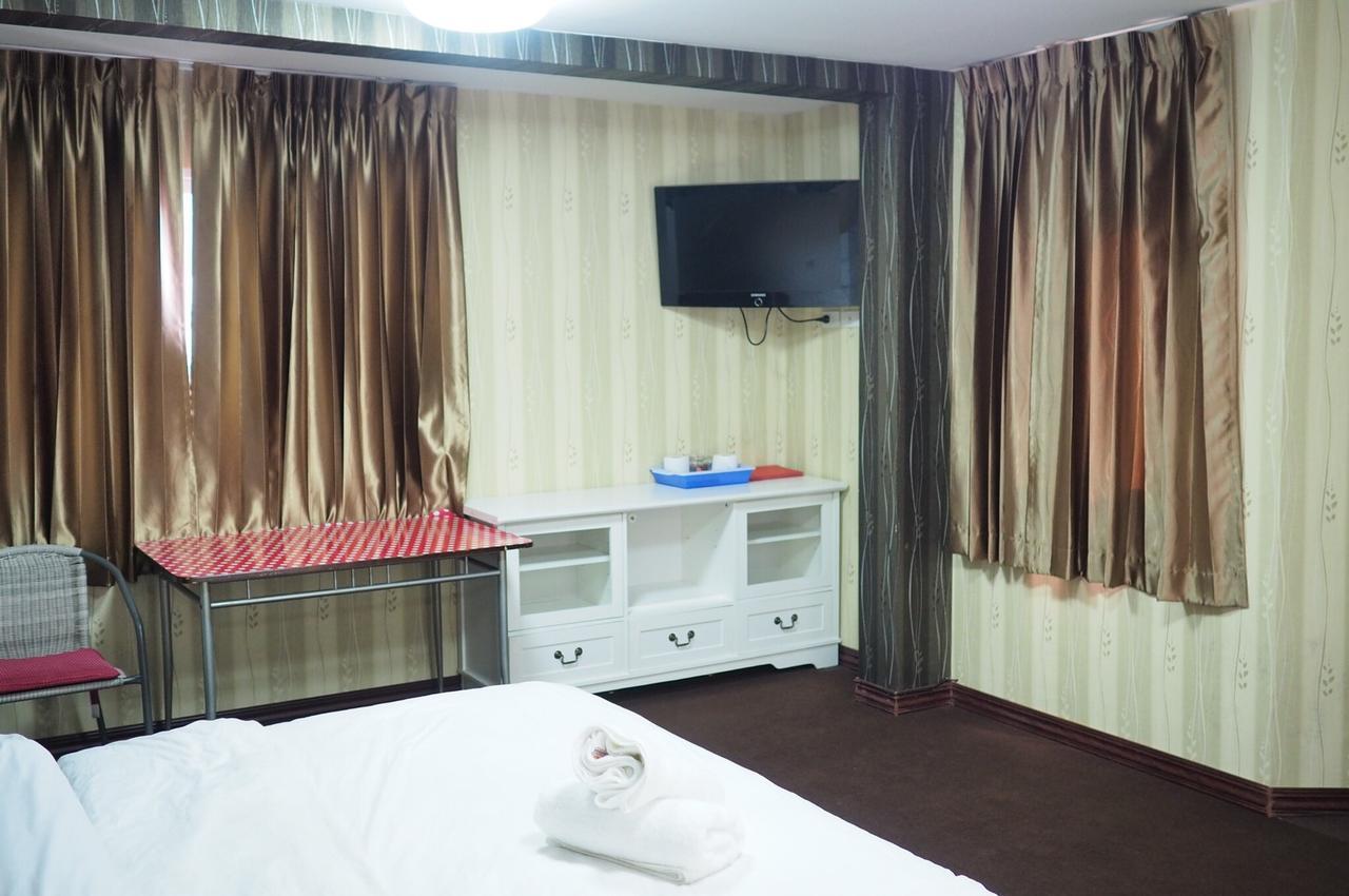 Hari Om Delhi Darbar Hotel Pattaya Exterior foto